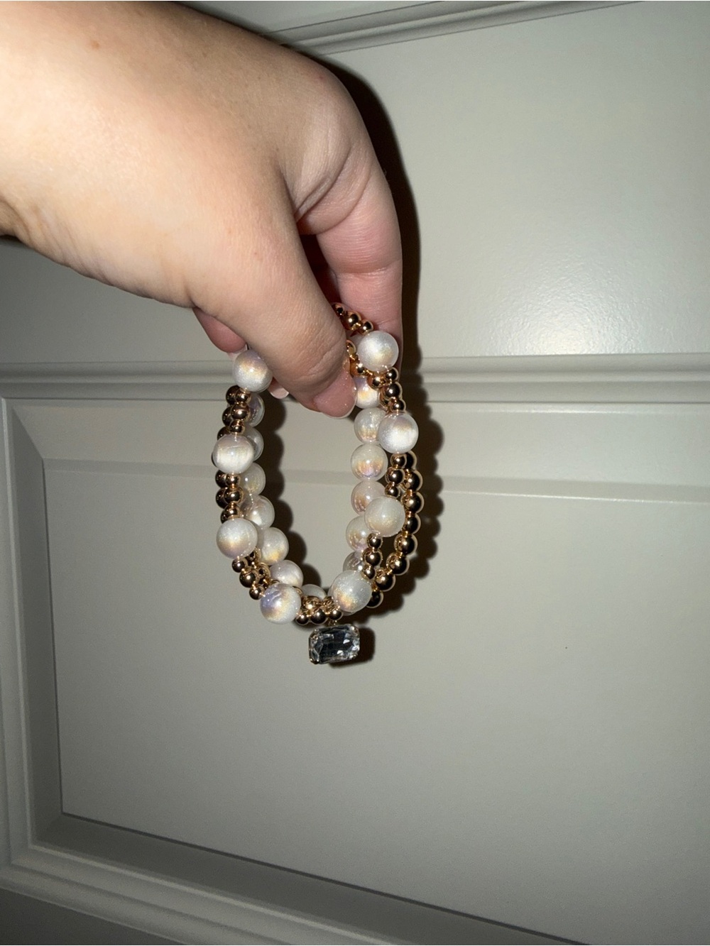 Elegant White Pearl & Gold Bead Stretch Bracelet with Crystal Charm